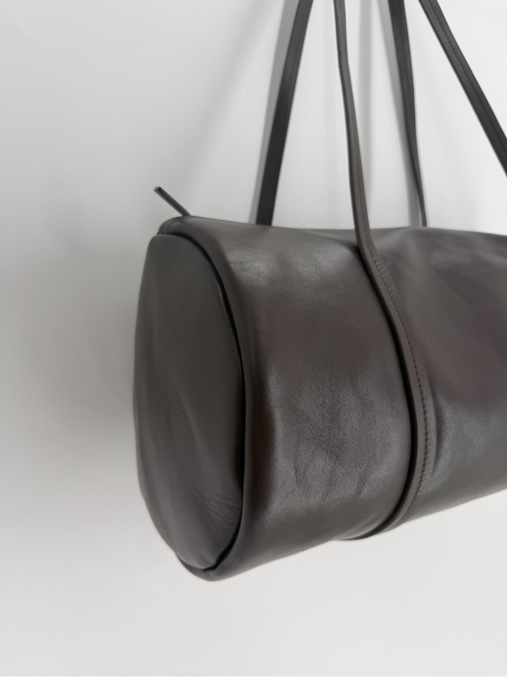 St. Agni Large Connolo Leather Cylinder Shoulder Bag In Coffee Brown - Picture 4 of 10